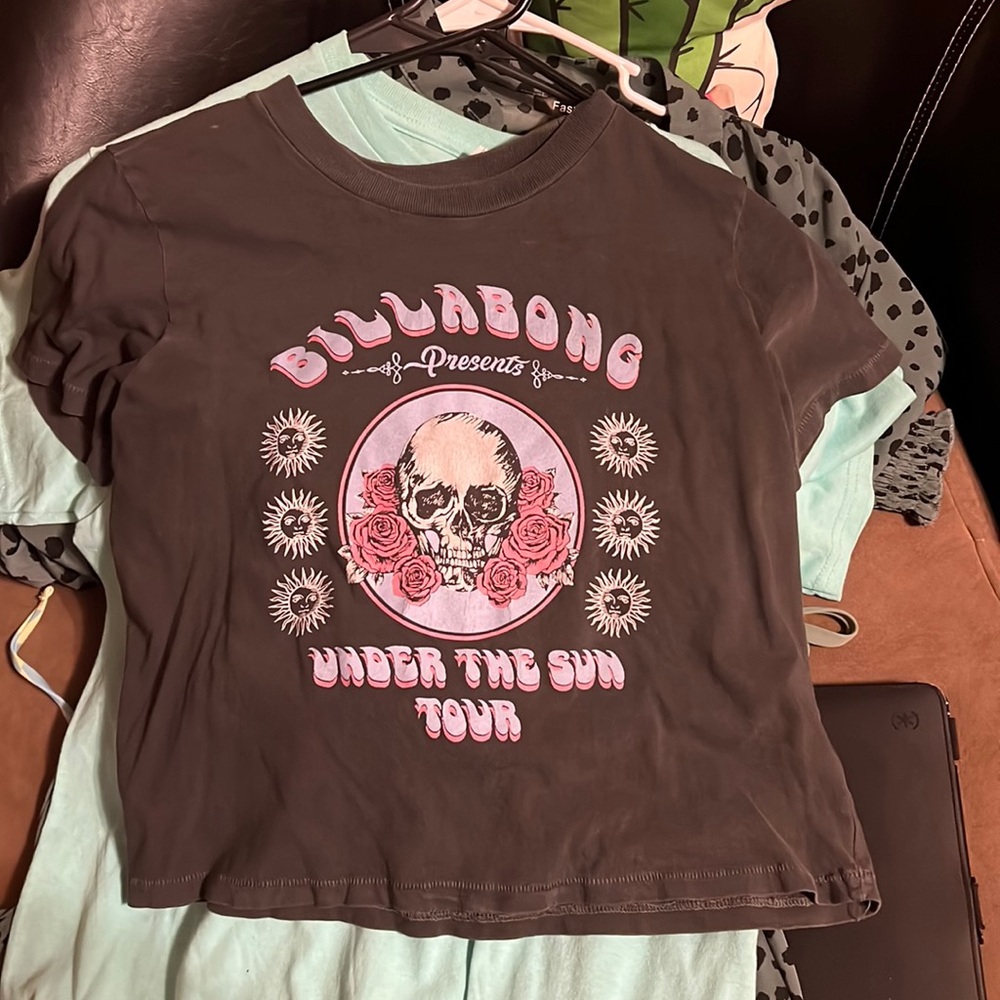 Billabong crop tshirt